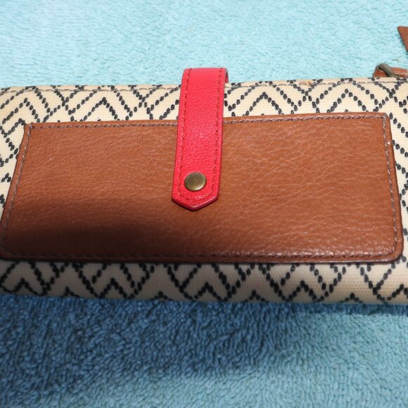 Fossil Brand Ladies Black Brown Cream Red Leather Wallet Clutch - Picture 3 of 8